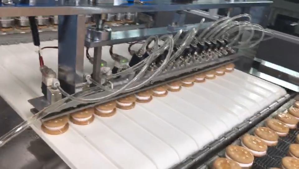 Шоколадный пирог Линия по производству сэндвичей с зефиром-6